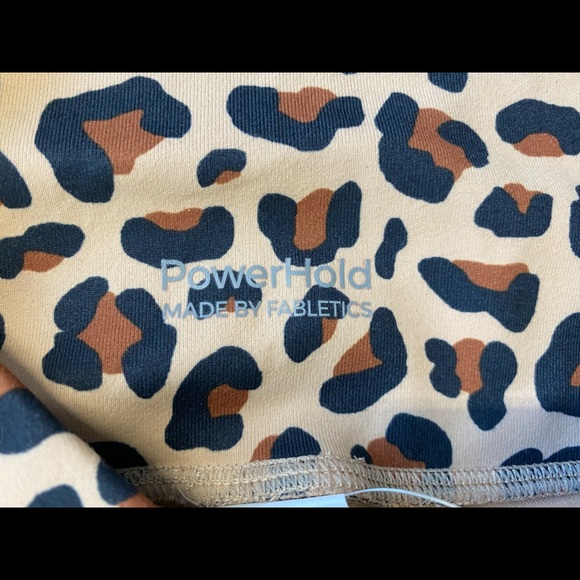 Fabletics Yoga Leopard Pants with pockets NWT. “Mika High Waisted Pocket Capri”. - Picture 6 of 7